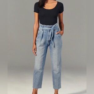 Abercrombie&Fitch 80s Mom Jean Ultra High Rise Darted Pleated Barrel size 8